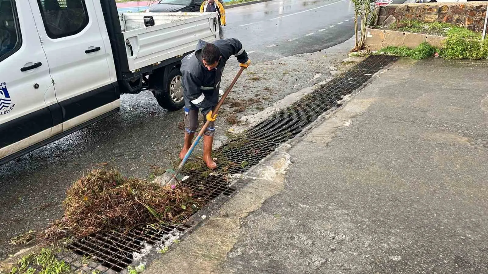 Bodrum Belediyesi, şiddetli fırtına ve yağış uyarısı sonrası teyakkuza geçerek