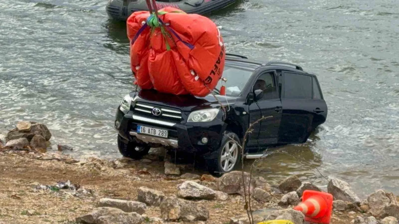 Erdek’teki Yukarıyapıcı Göleti'nde 9 gündür aranan ve dün gece yeri