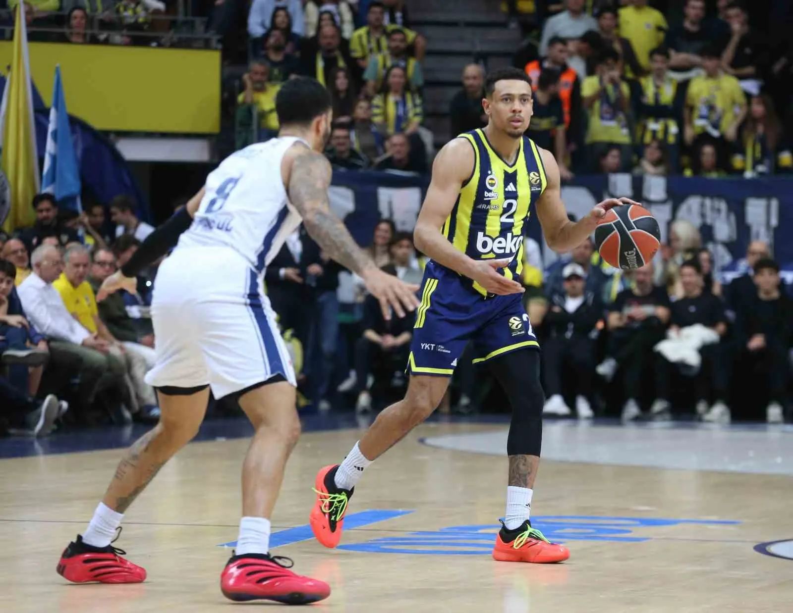 Fenerbahçe Beko, Euroleague’in 25. haftasındaki derbi mücadelesinde Anadolu Efes’i baştan