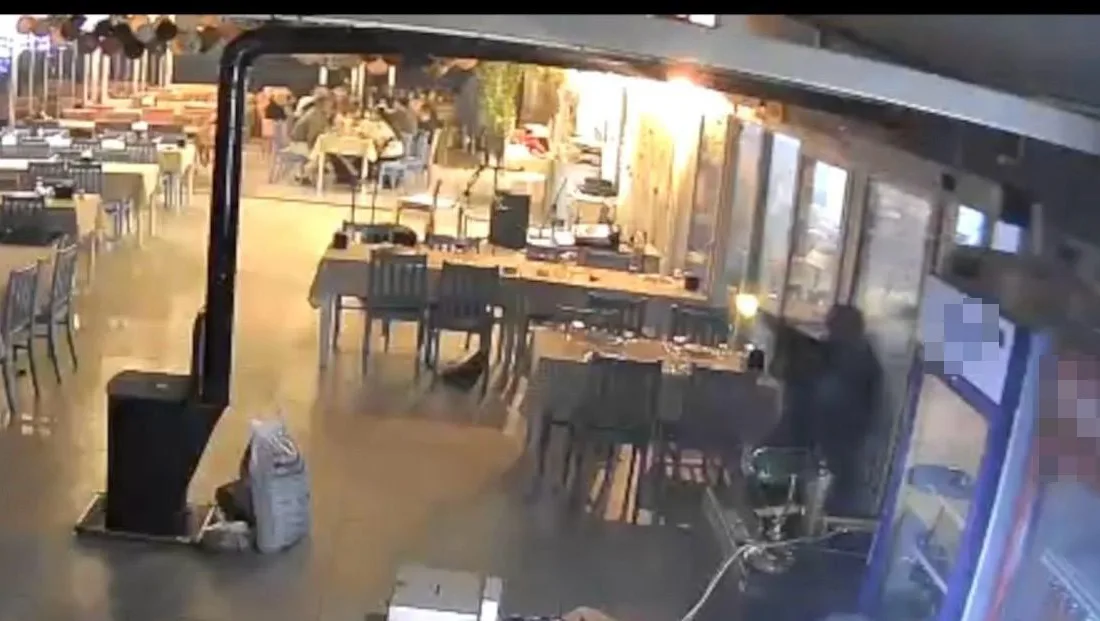 Balıkesir’in Gömeç ilçesinde, 2026’nın ilk saatlerinde istediği alkolü alamadığı için