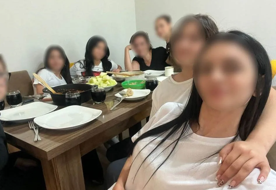 İzmir’in Bornova ilçesinde bir öğretmenin, 6 kız öğrenciyi ders saatinde