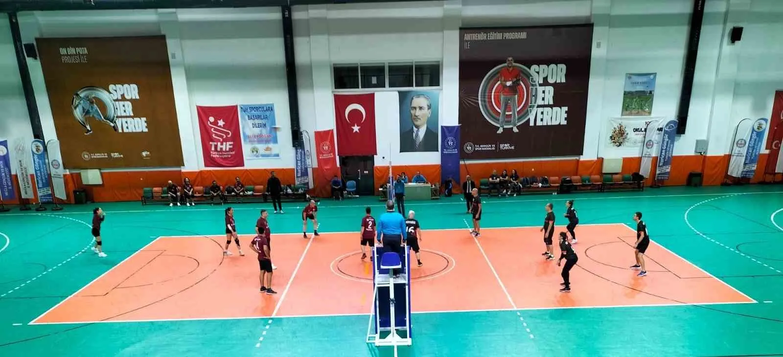 Köyceğiz ilçesinde düzenlenen Voleybol Turnuvası'nda çeyrek finaller 6 Ocak 2024'te