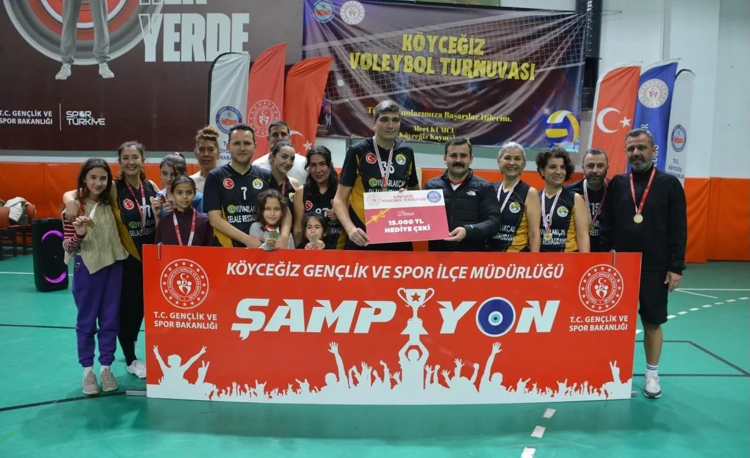 Köyceğiz'de düzenlenen Voleybol Turnuvası sona erdi. Karaca Esnaf Spor, 3’lük