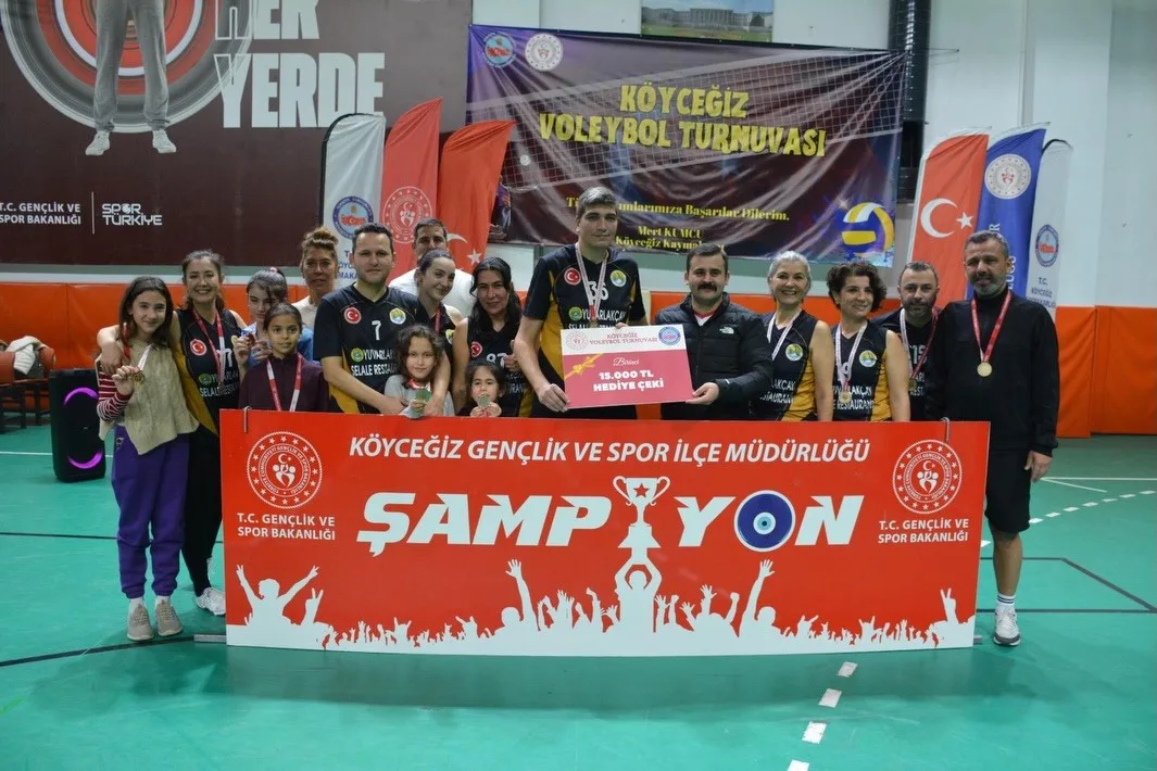 Köyceğiz'de düzenlenen Voleybol Turnuvası sona erdi. Karaca Esnaf Spor, 3’lük