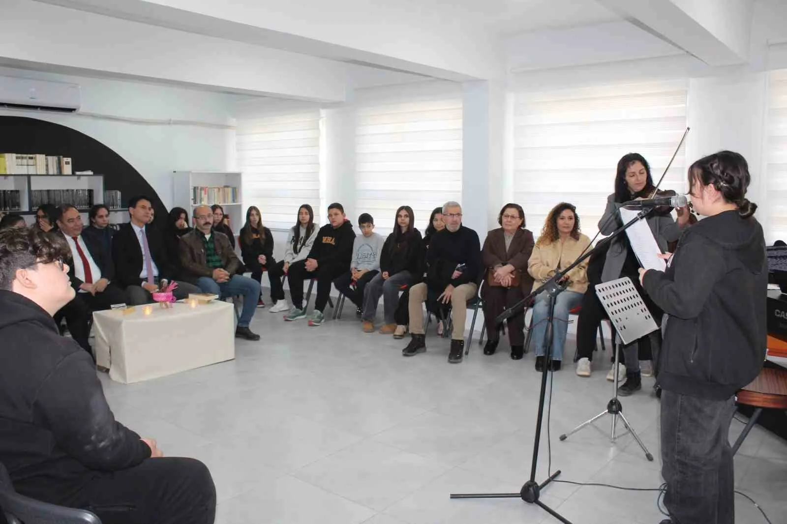 Muğla’nın Köyceğiz ilçesindeki Naip Hüseyin Anadolu Lisesi öğrencileri, dönem sonu