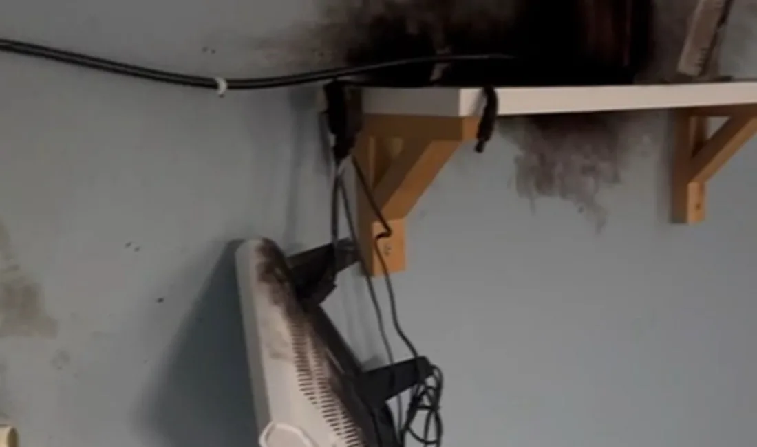 Manisa’nın Turgutlu ilçesinde bir eve yıldırım düştü.