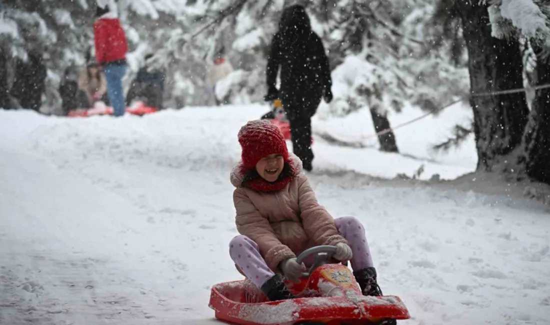 Manisa’nın Demirci ilçesinde etkili olan kar yağışı sonrası yüksek kesimlerde
