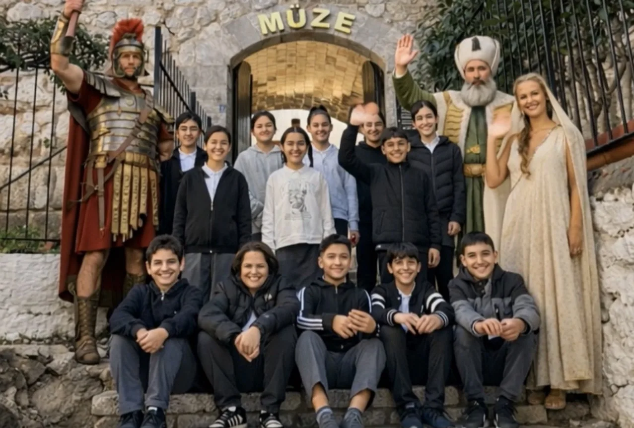 Marmaris Evrenpaşa Ortaokulu, öğrencilerin kültürel mirası matematik, yapay zekâ ve