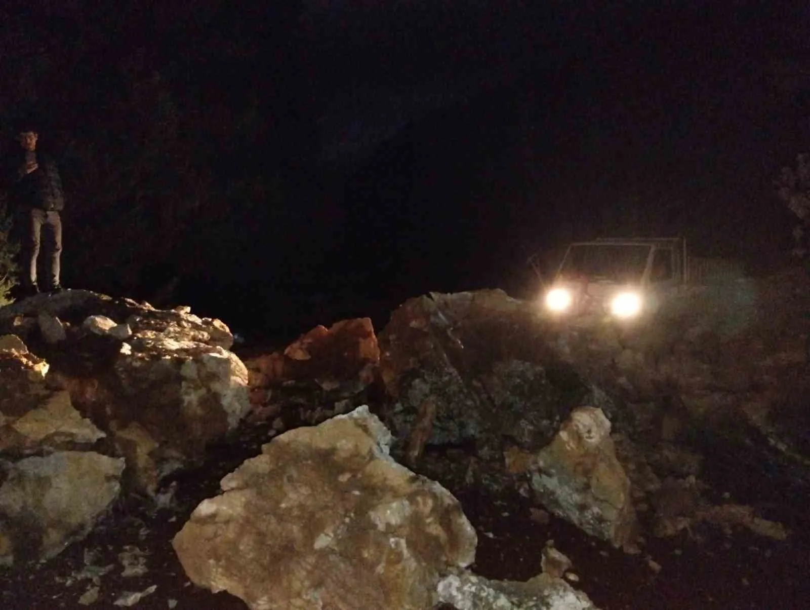 Marmaris'te şiddetli sağanak yağışın tetiklediği heyelan nedeniyle Bayır ve Osmaniye