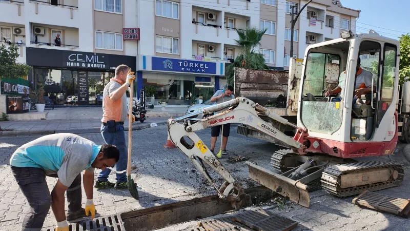 Marmaris Belediyesi Temizlik İşleri Müdürlüğü, yılın dört mevsimi kentin temizliği