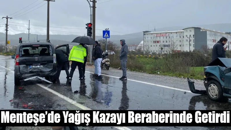 Muğla-Denizli yolu Kötekli Mahallesi girişindeki trafik ışıklarında, yağış nedeniyle kayganlaşan