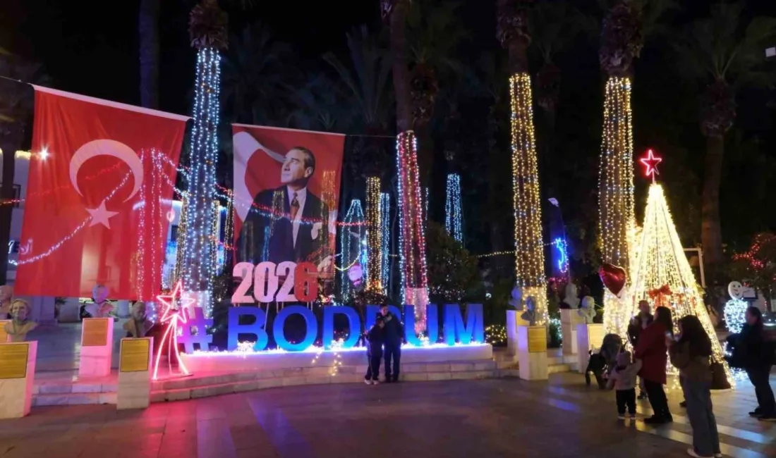 Bodrum Belediyesi, Bodrum Belediye Meydanı'nı yeni yıl için özenle süsleyerek