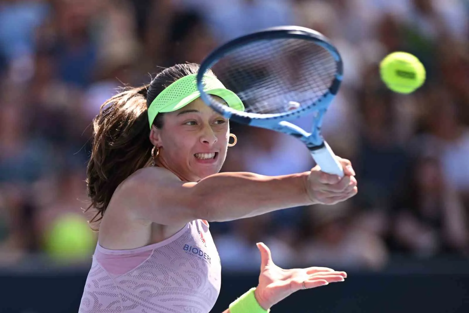 Milli tenisçi Zeynep Sönmez, Avustralya Açık'ta Rus raket Ekaterina Alexandrova'yı