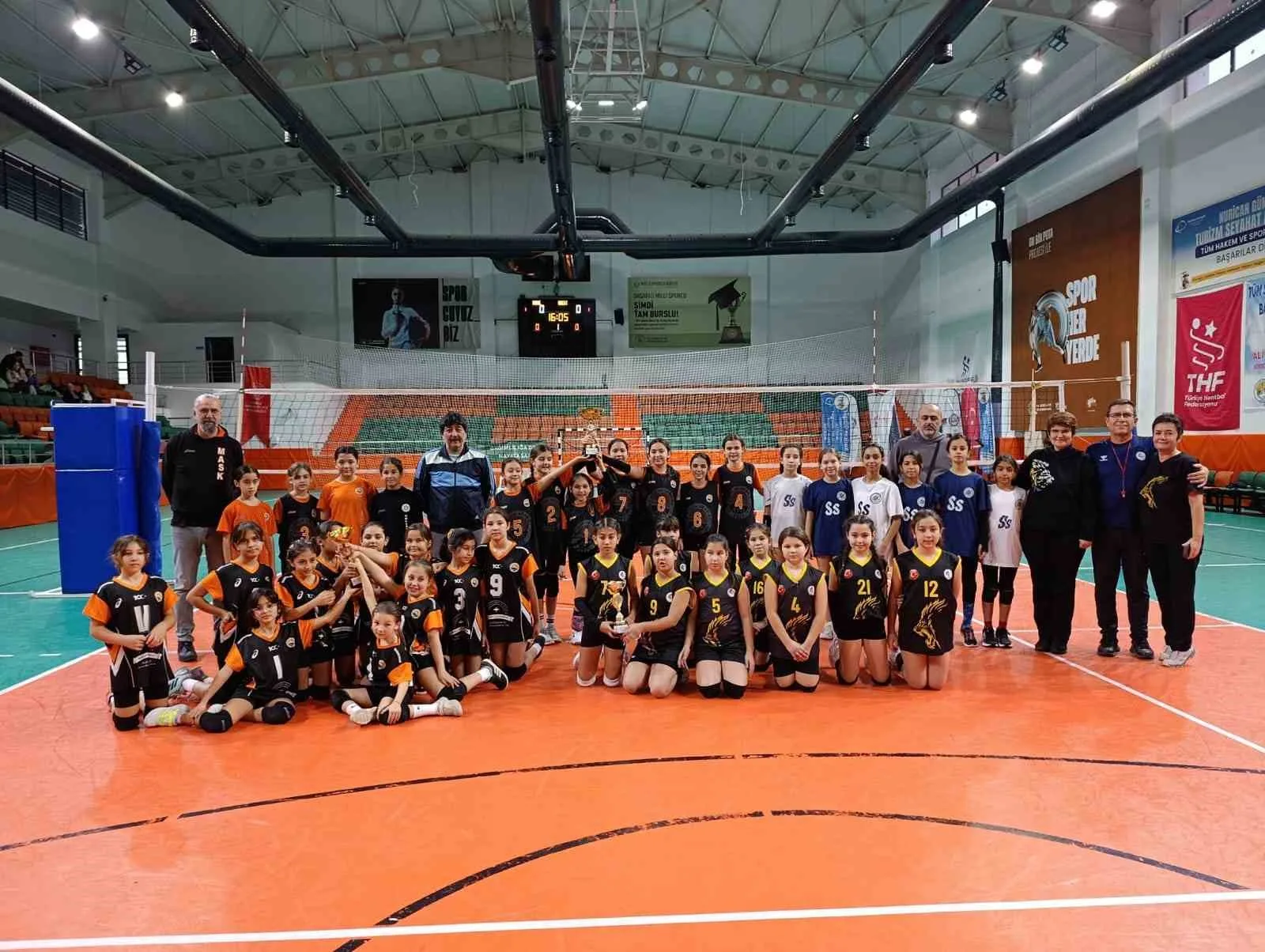 Köyceğiz Akademi Spor Kulübü ev sahipliğinde düzenlenen mini voleybol dostluk