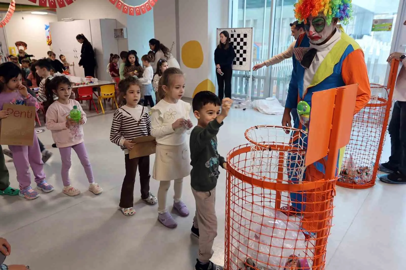 Muğla Büyükşehir Belediyesi’nin Emin Eller Gündüz Bakımevinde düzenlediği etkinlikte, minik