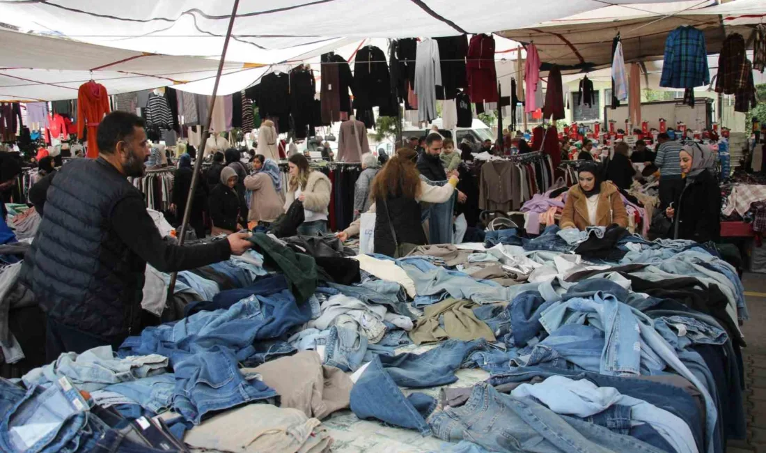 Aydın’ın köklü semt pazarlarından Salı Pazarı, mağazalara oranla sunduğu uygun