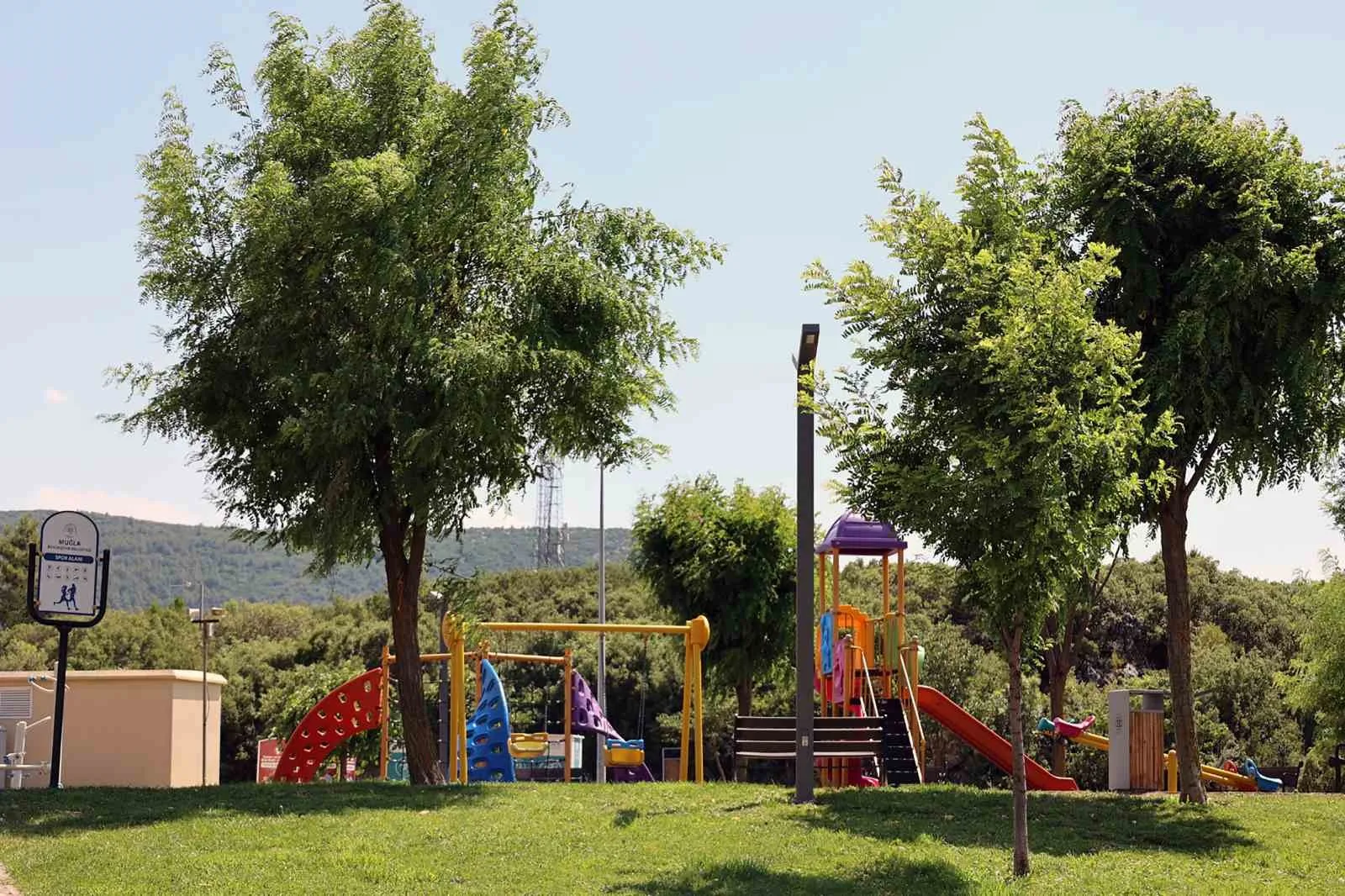 Muğla Büyükşehir Belediyesi, kent genelinde gerçekleştirdiği peyzaj ve yenileme çalışmaları