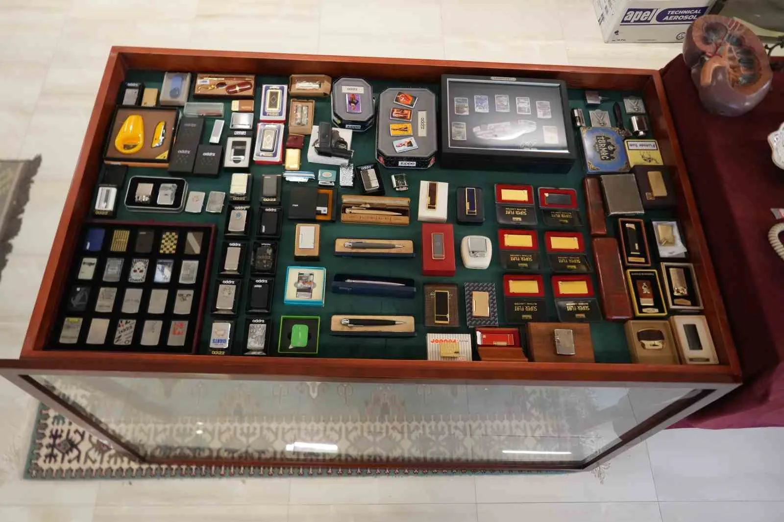 Kocaeli'de 49 yaşındaki Ali Öztürk, çocukluk merakını profesyonel koleksiyonculuğa dönüştürerek,