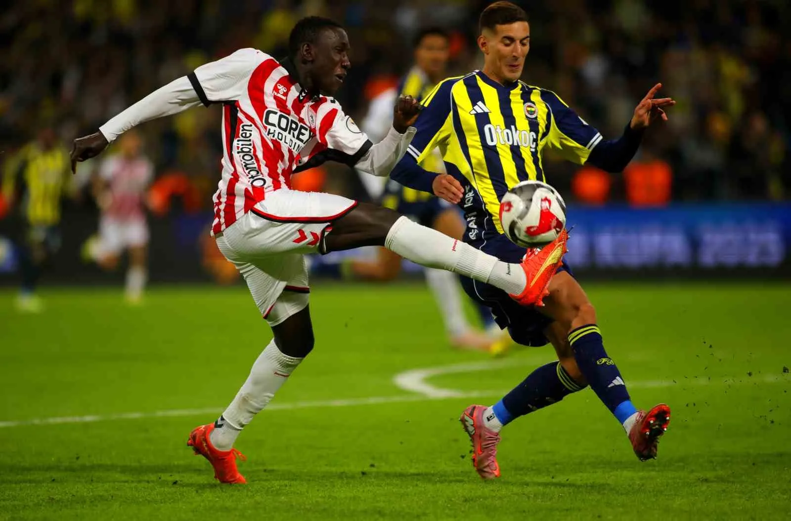 Turkcell Süper Kupa yarı finalinde Samsunspor'u Kerem Aktürkoğlu ve Jhon