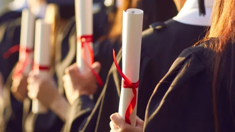 YÖK tarafından hayata geçirilecek yeni modelle, başarılı öğrencilerin yılda üç