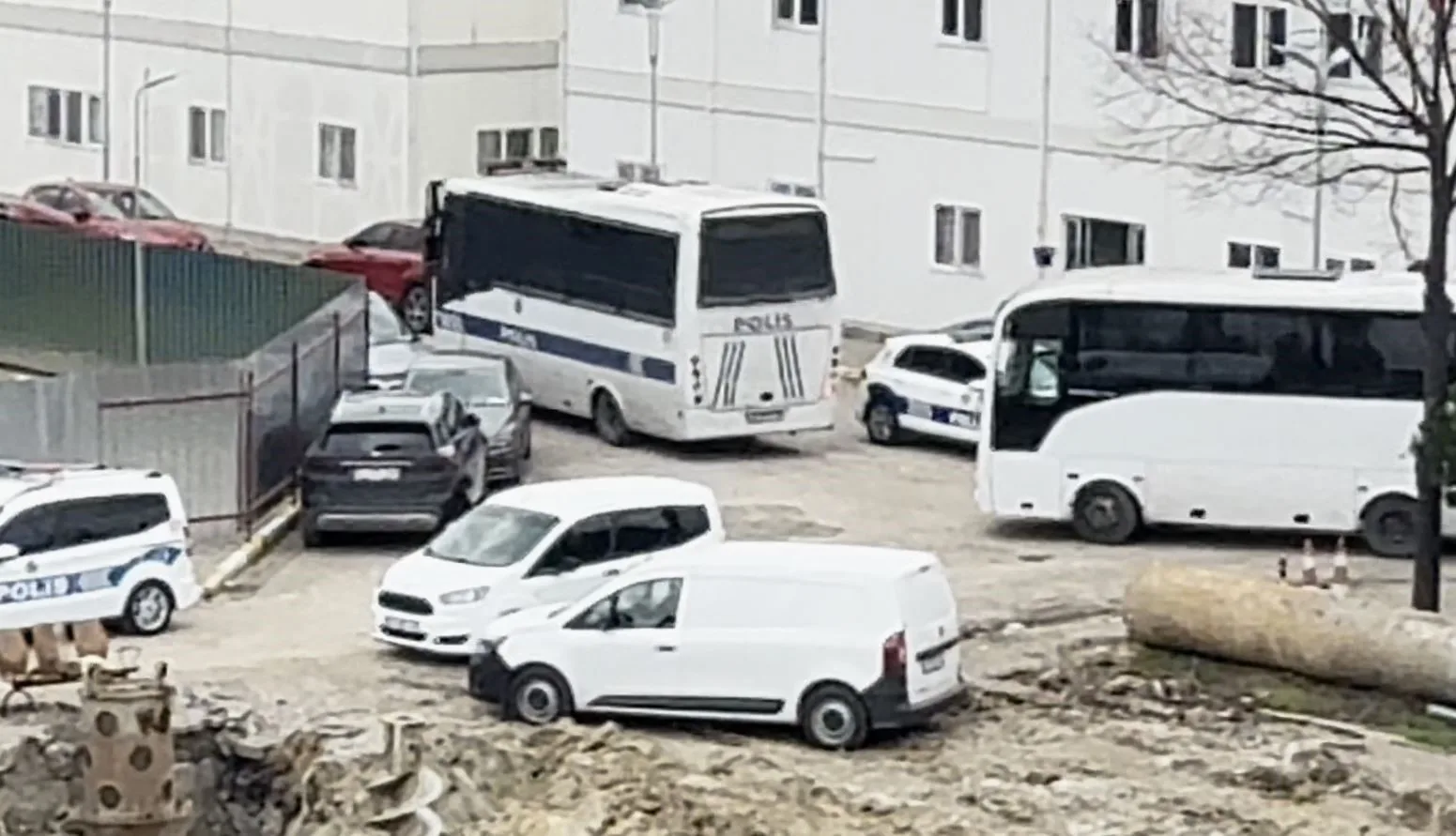 İstanbul Cumhuriyet Başsavcılığı tarafından yürütülen uyuşturucu soruşturması kapsamında gözaltına alınan