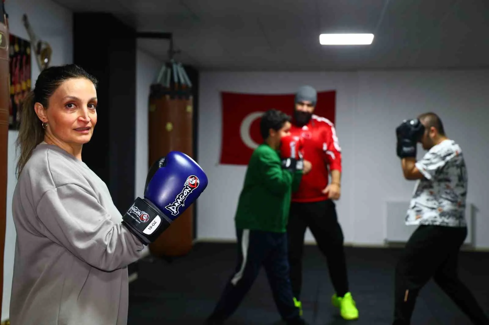 Elazığ’da görev yapan 47 yaşındaki hemşire Aslı Karakaş, çocuklarını yazdırdığı