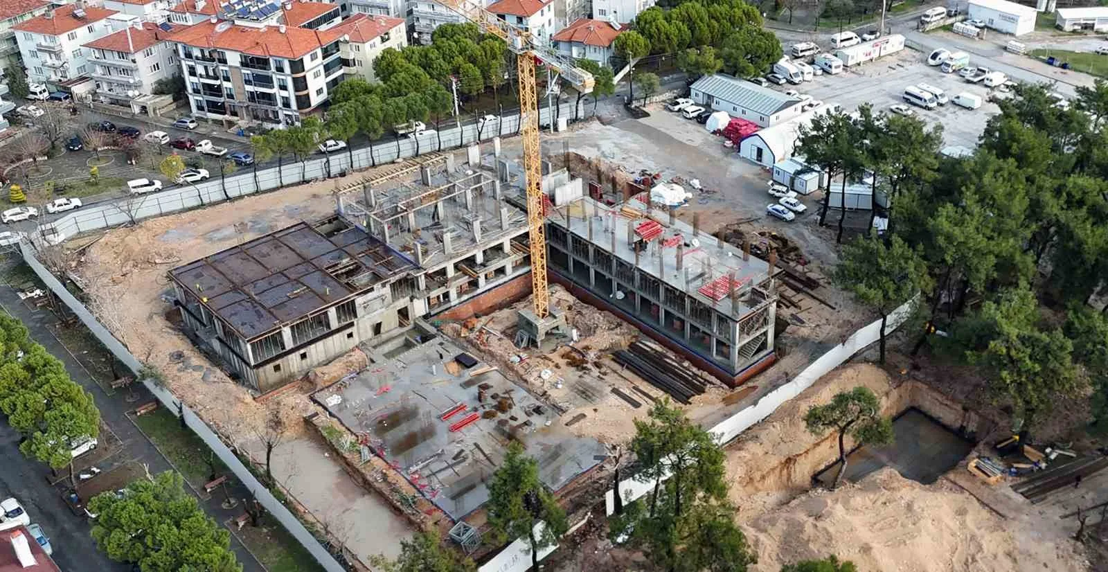 Muğla Büyükşehir Belediyesi, depreme dayanıksız olduğu için yıkılan Menteşe’deki Abide