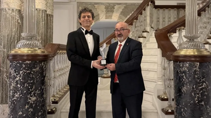 International Peace Prize ödüllü, dünyaca ünlü yazar, Nobel Barış Ödülü