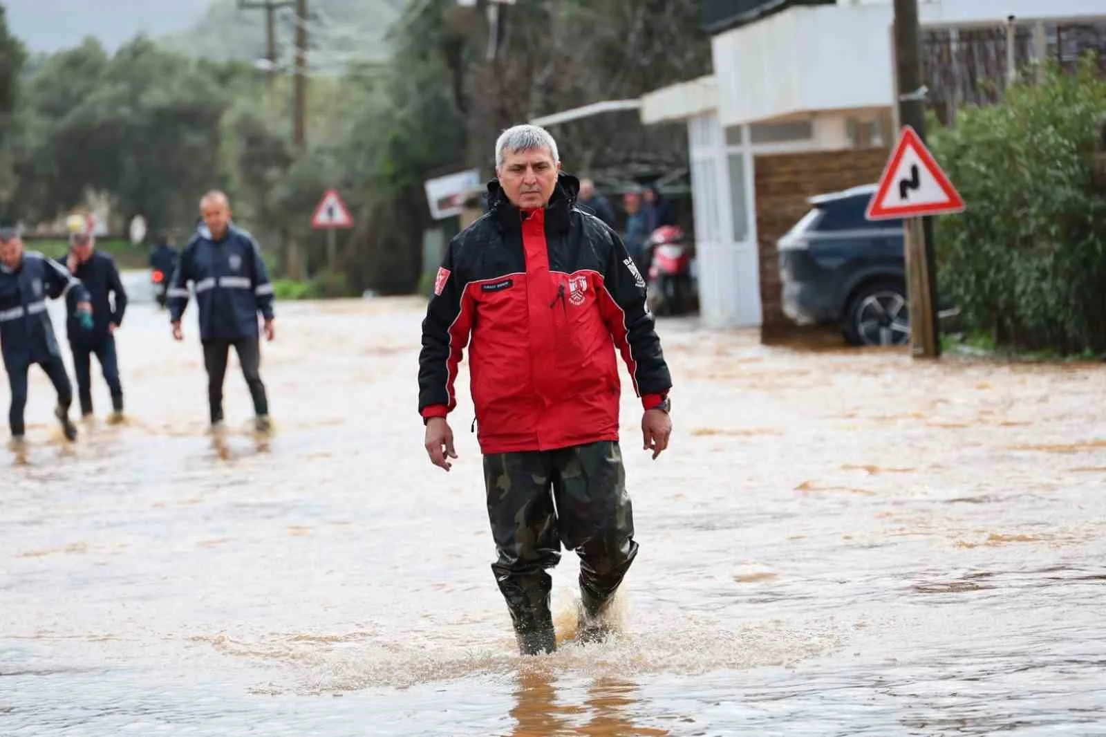 Bodrum Belediye Başkanı Tamer Mandalinci, şiddetli yağışlar sonrası su taşkınlarının
