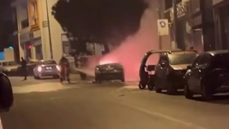 Çanakkale’nin Kepez beldesinde gece yarısı aniden alev alan bir otomobil,