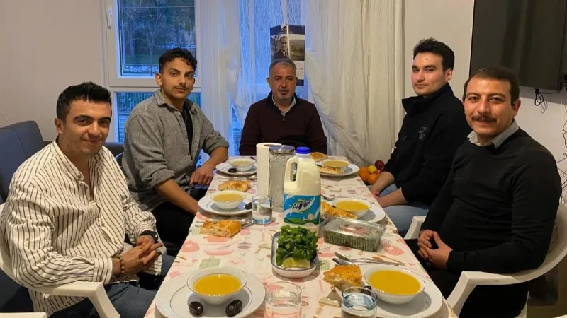 CHP Muğla Milletvekili Cumhur Uzun, öğrencilerin daveti üzerine katıldığı iftar