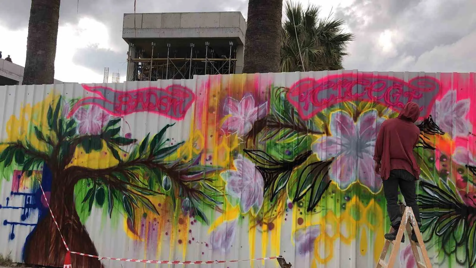 Datça’da Badem Çiçeği Festivali öncesinde, ressam Uğurcan Gedik tarafından İsmet