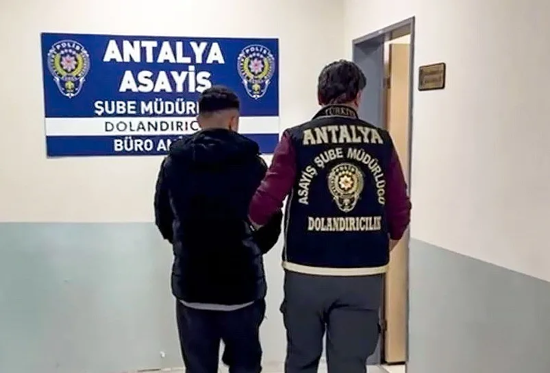 Antalya’da sosyal medya üzerinden "kredi danışmanlığı" vaadiyle bir vatandaşın kimlik