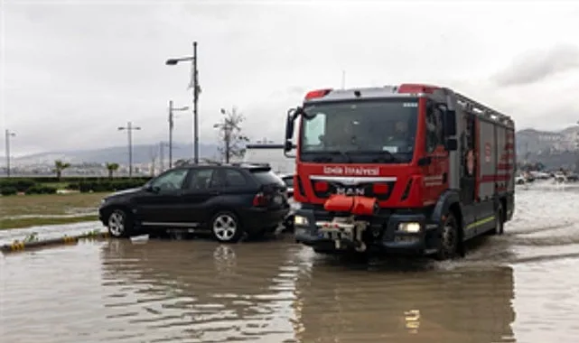 Ege’yi etkisi altına alan düşük basınç sistemi İzmir’de deniz seviyesini