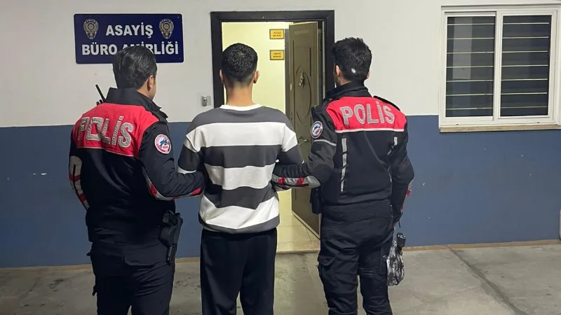 Muğla'nın Marmaris ilçesinde 4 ayrı suçtan hapis cezasıyla aranan şahıs,