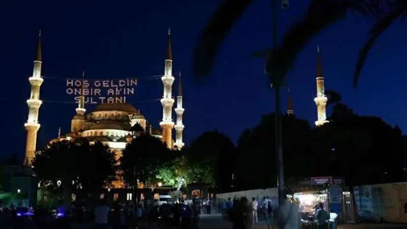 On bir ayın sultanı Ramazan yarın başlarken, Müslümanlar bu gece
