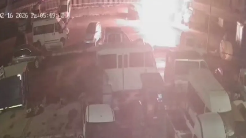 İzmir’in Çiğli ilçesinde, geceyi geçirmek için hurda bir otobüse giren