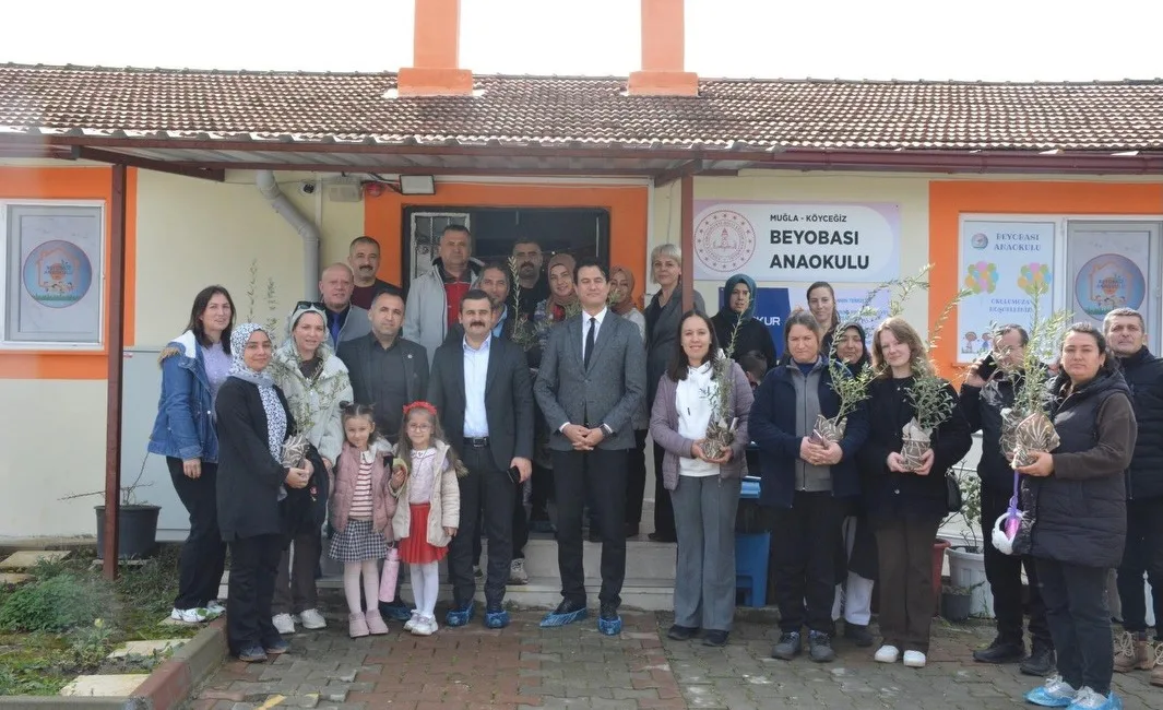 Köyceğiz'de anaokulu öğrencileri ve velilere yönelik düzenlenen "Zeytin Yetiştiriciliği Eğitimi"