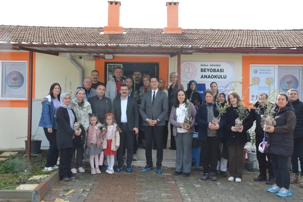 Köyceğiz'de anaokulu öğrencileri ve velilere yönelik düzenlenen "Zeytin Yetiştiriciliği Eğitimi"