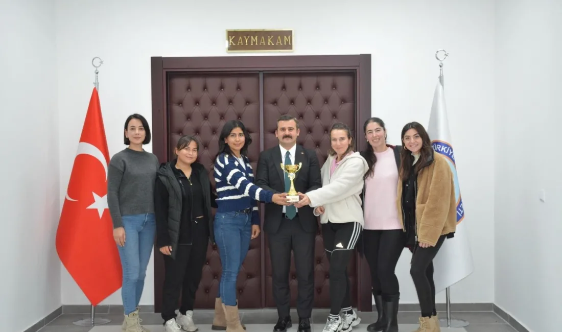 Datça’daki Veteran Voleybol Turnuvası’nda +30 yaş kategorisinde ikinci olan Köyceğiz