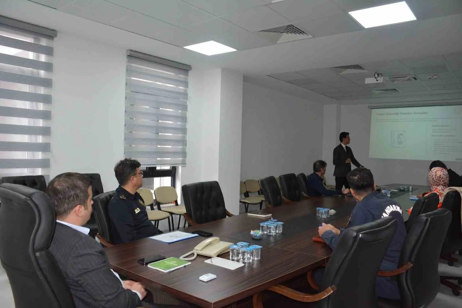 Köyceğiz Kaymakamı Mert Kumcu başkanlığında gerçekleştirilen "Okul Güvenliği Toplantısı"nda, 2025-2026