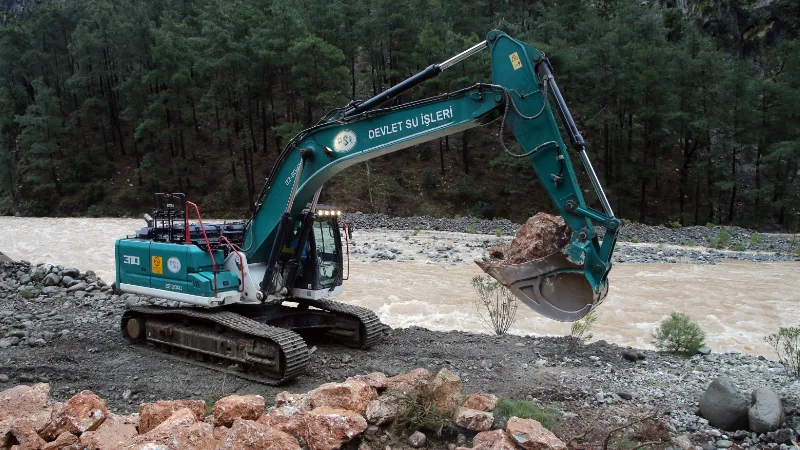 Muğla'nın Ula ilçesinde etkili olan kuvvetli yağış nedeniyle Kavakçalı'da çöken