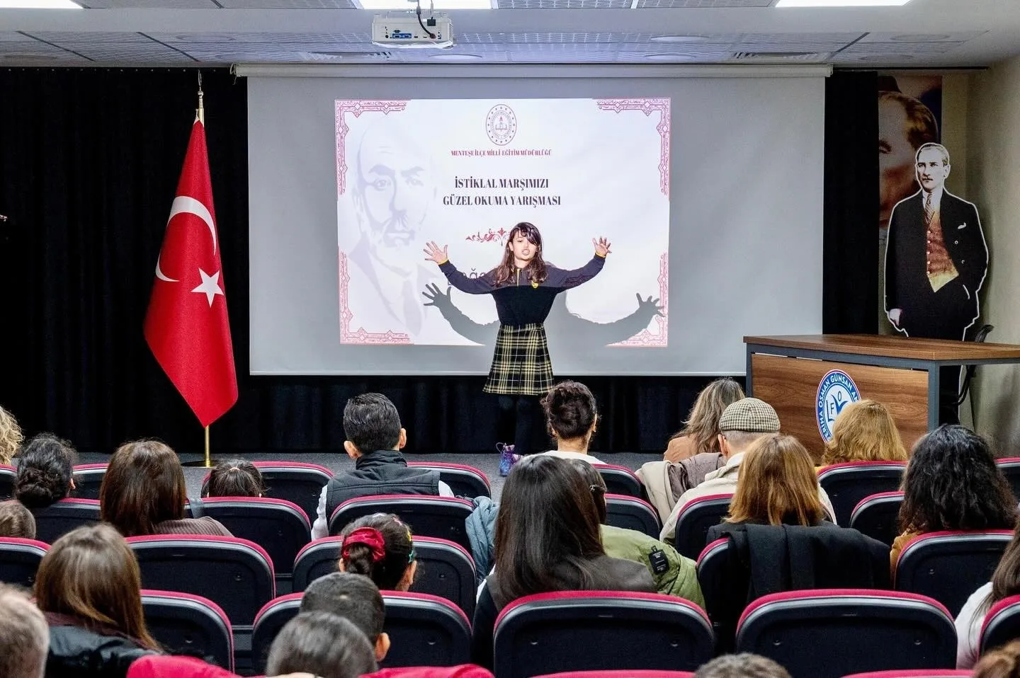 Menteşe'de ortaokullu öğrencilerin İstiklal Marşı performansı ödülle taçlandı