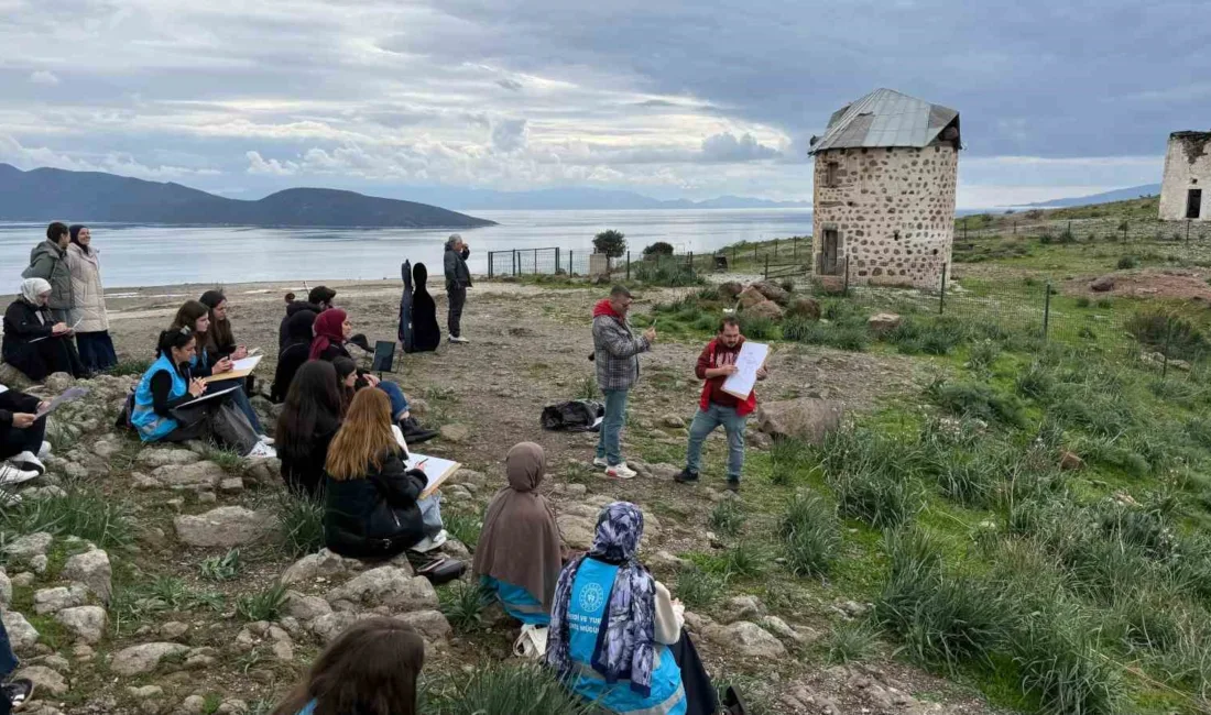 Menteşe Uluslararası Gençlik Merkezi gönüllüleri, "Gençlik Yılı" etkinlikleri kapsamında Bodrum’un