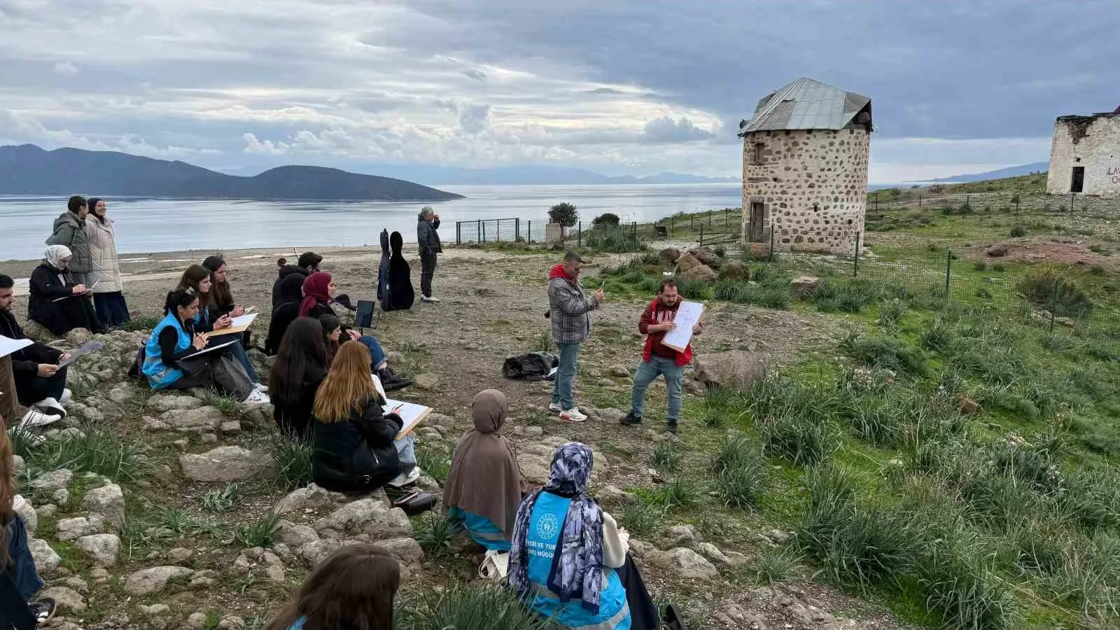Menteşe Uluslararası Gençlik Merkezi gönüllüleri, "Gençlik Yılı" etkinlikleri kapsamında Bodrum’un