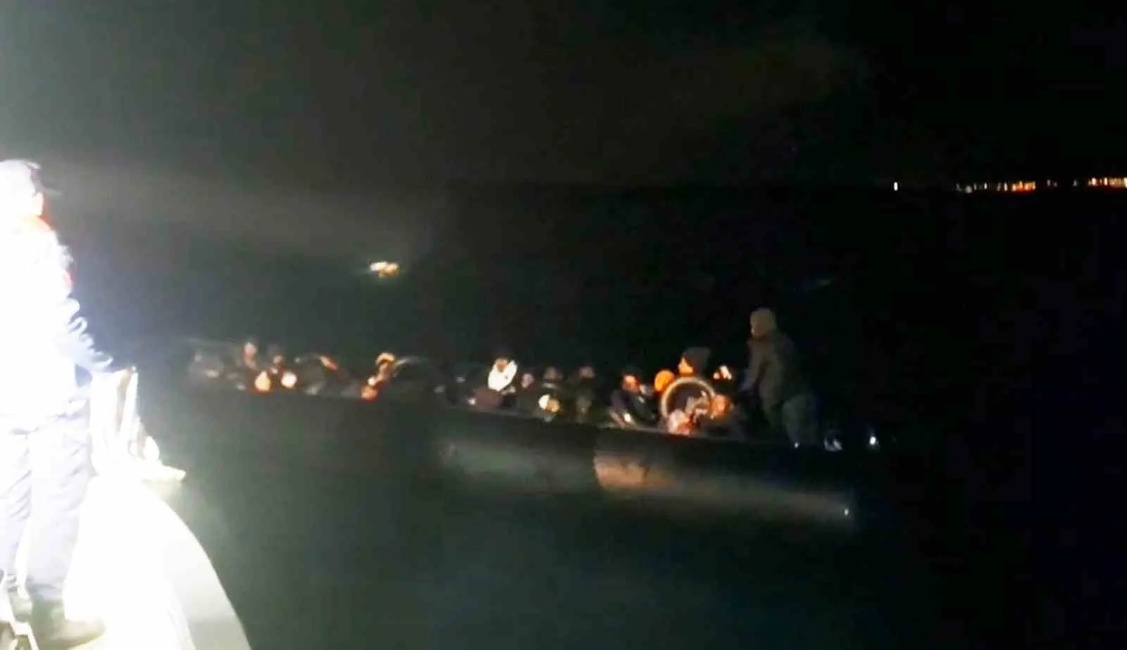 Muğla'nın Milas ilçesi açıklarında Sahil Güvenlik ekipleri tarafından durdurulan hareket