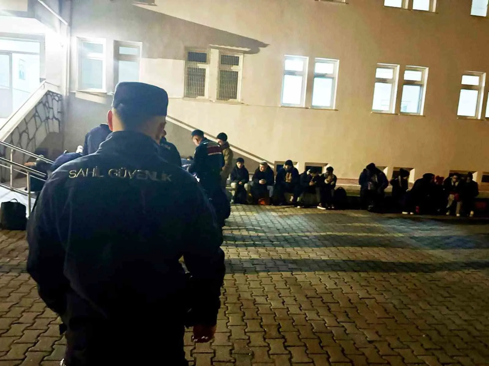 Muğla’nın Milas ilçesinde, Sahil Güvenlik ve Jandarma ekiplerinin gerçekleştirdiği ortak