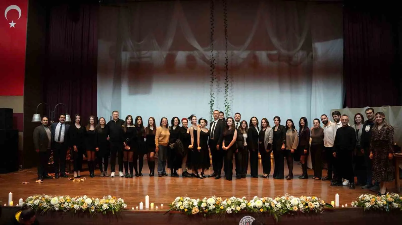 MTK Koleji öğrencilerinin hazırladığı ‘Şiirle Müziğin Dansı’ etkinliği, şiirleri canlı