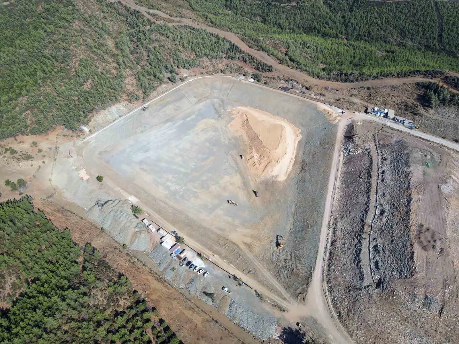 Muğla Büyükşehir Belediyesi, Marmaris Katı Atık Düzenli Depolama Tesisi’nde yürüttüğü