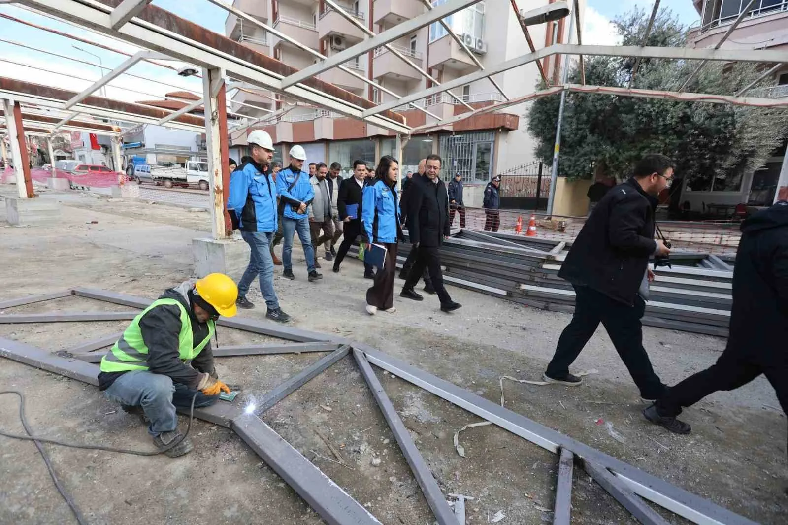Muğla Büyükşehir Belediyesi, Yatağan Pazaryeri'ni baştan sona yenileyerek; serinletme sistemlerinden